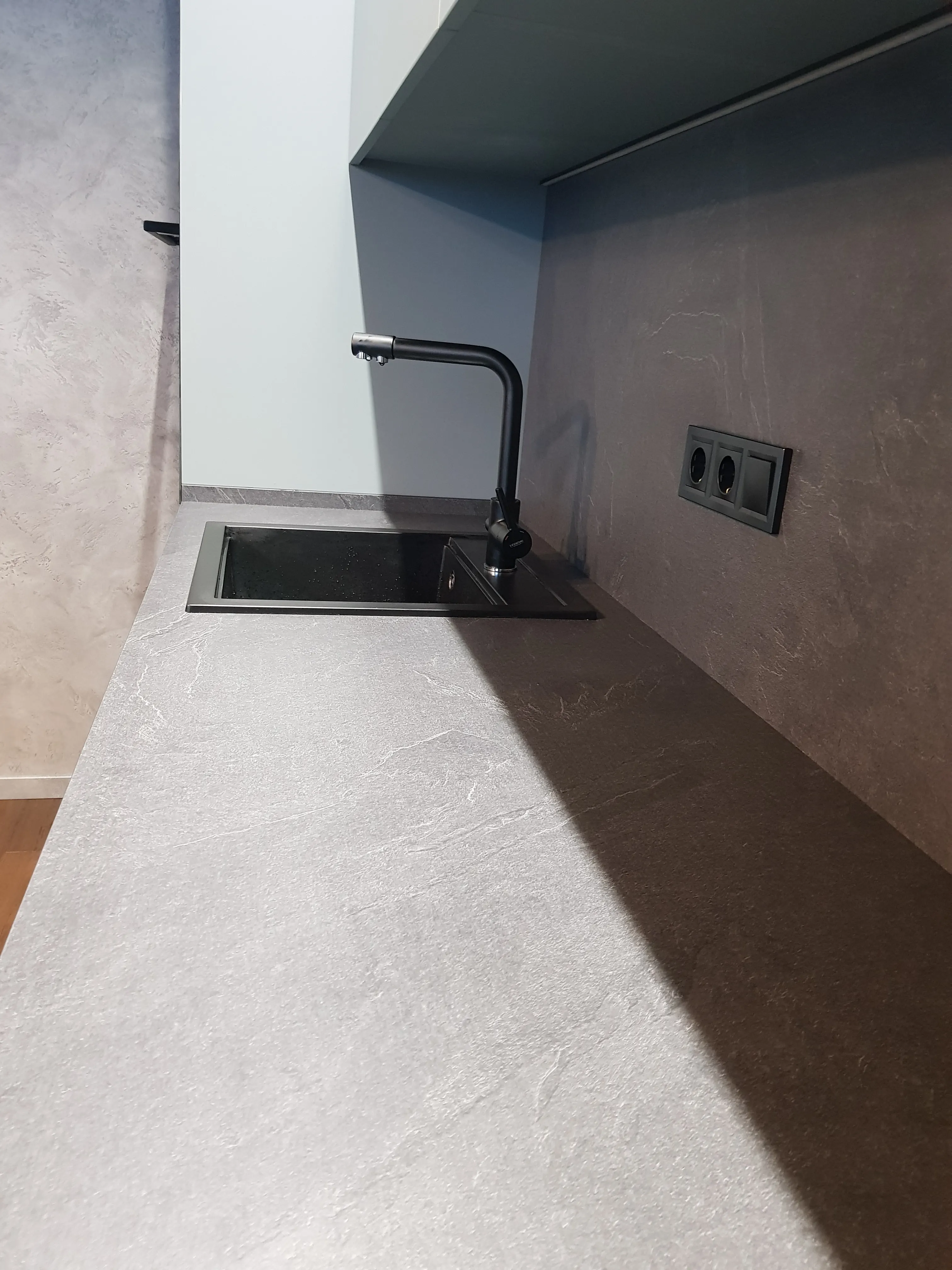 proj-gallery image